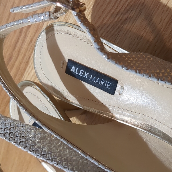 Alex Marie Gold Beaded Woman's Kitten Heels Prom Shoes Size 6M - Picture 7 of 8